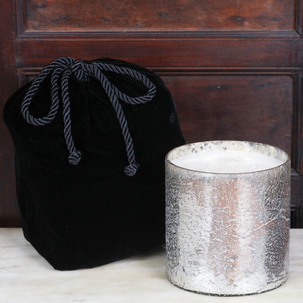 VIOLET NOIR - THE BIG BOYS CANDLE - 250 HR BURN TIME VIOLET NOIR - THE BIG BOYS CANDLE - 250 HR BURN TIME